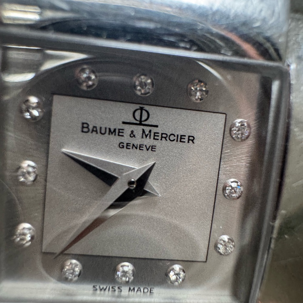 Baume & Mercier women’s Diamond MV045197 Catwalk stainless steel watch - Picture 3 of 8